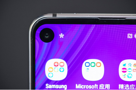2019年手机流行趋势离不开三星Galaxy A8s“开孔屏”